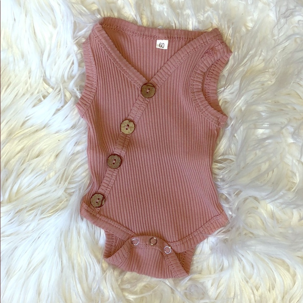 Sleeveless onesie 0-3 months